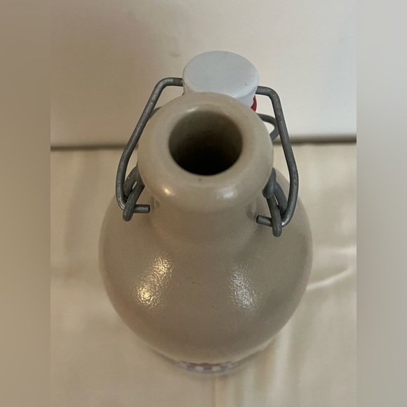 Vintage Hofbrauhaus Munchen German Beer Bottle MKM HB Stoneware w/Porcelain Cap - Picture 5 of 15